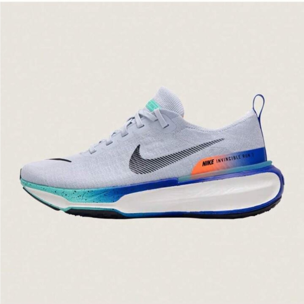 ❗️unisex invincible run 3 NWT❗️